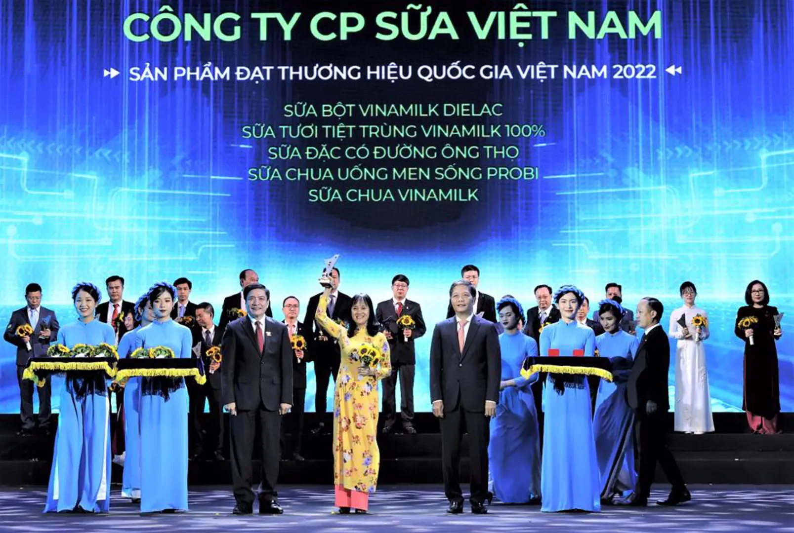 Vinamilk và Mộc Châu Milk song hành tại Thương hiệu quốc gia 2022 - 2024