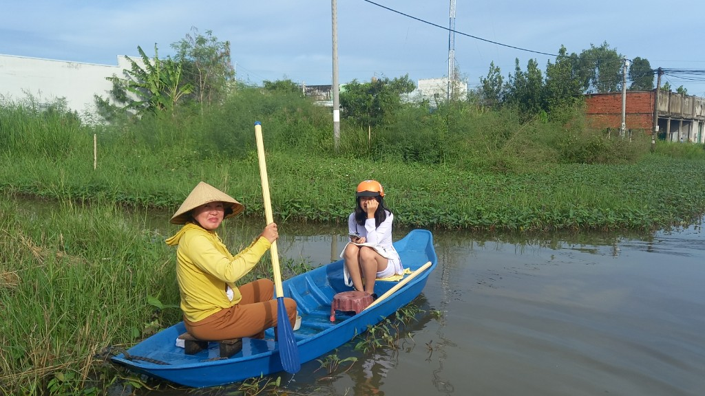 Mưa lớn kết hợp triều cường khiến nhiều nơi ở TP Bạc Liêu ngập trong nước