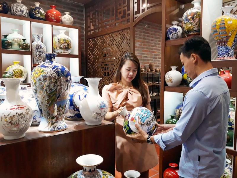 Hanoi boosts e-commerce for craft products 