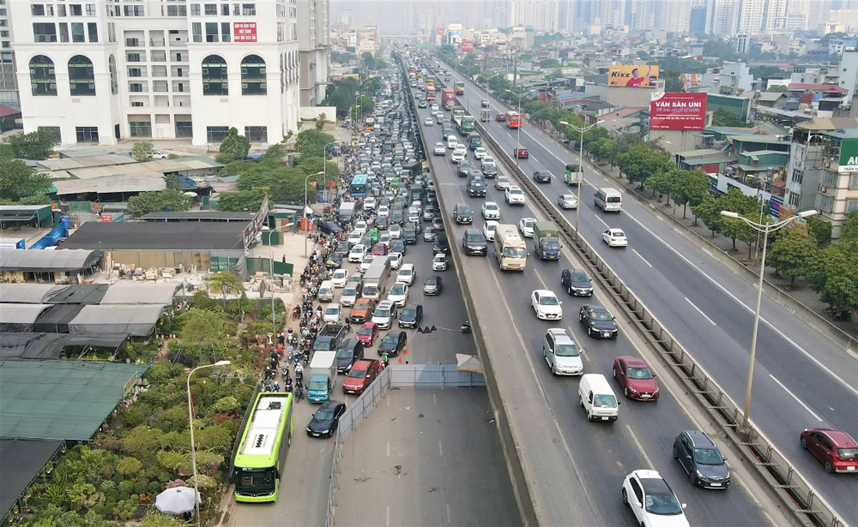 Hà Nội: Đảm bảo giao thông trên đường Nguyễn Xiển