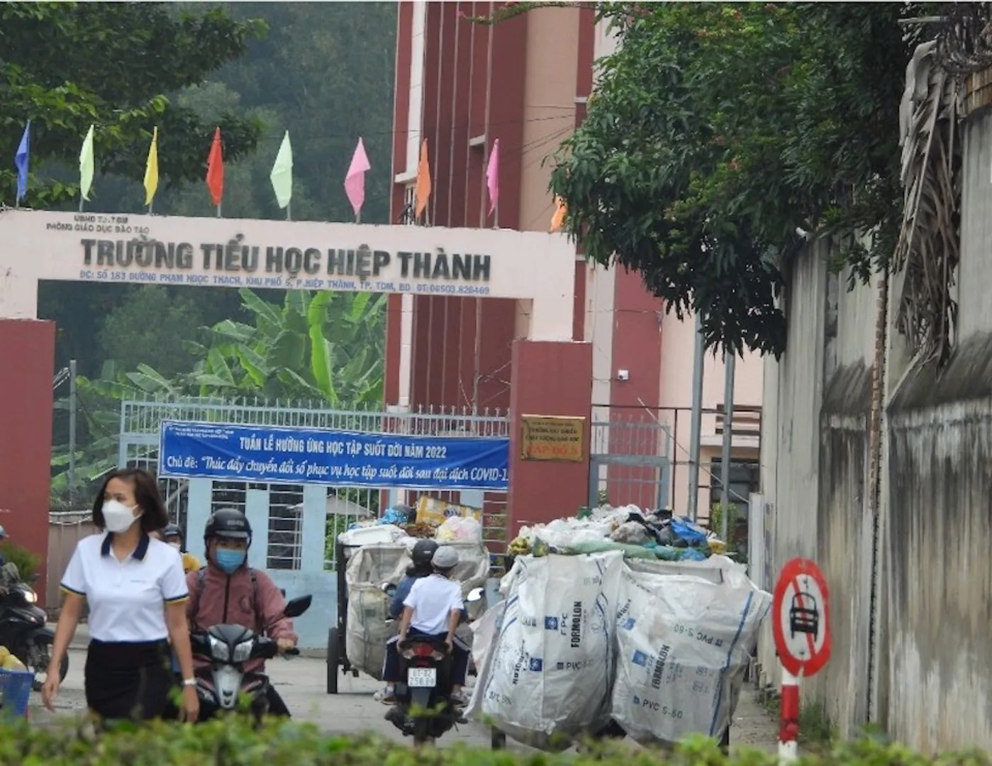 1.600 học sinh đang bị ảnh hưởng bởi “rác thải”, trách nhiệm thuộc về ai?