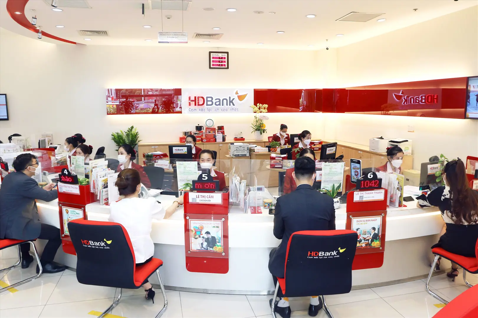 Lãnh đạo HDBank đăng ký mua vào 1 triệu cổ phiếu HDB