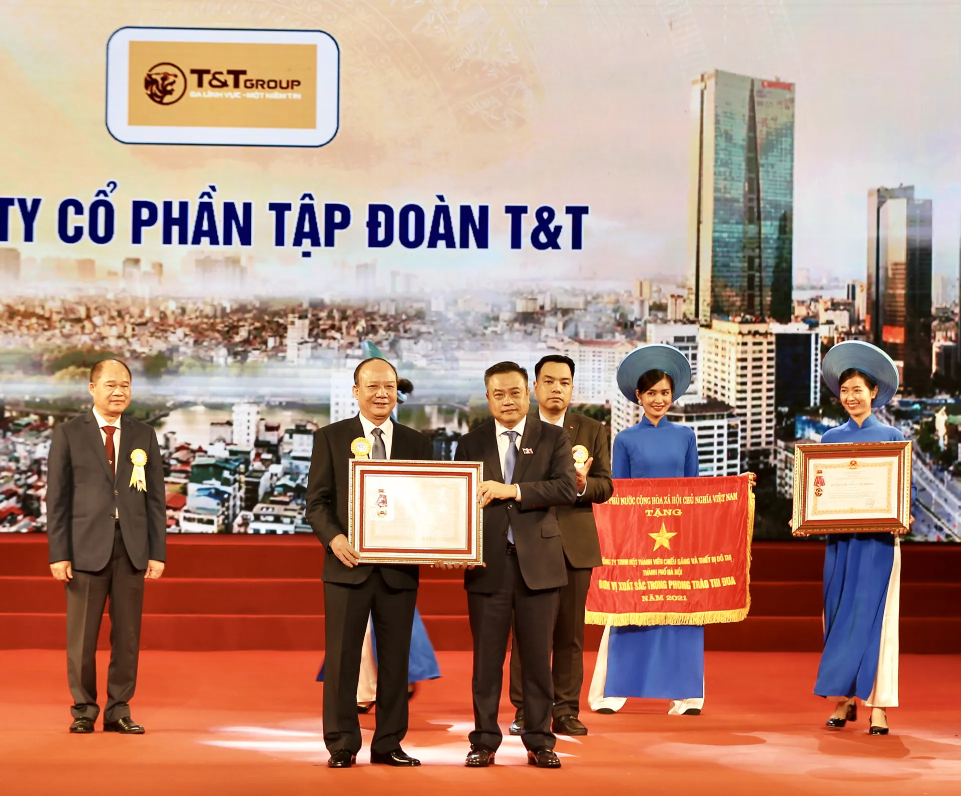 T&T Group được vinh danh về kinh doanh và công tác an sinh xã hội