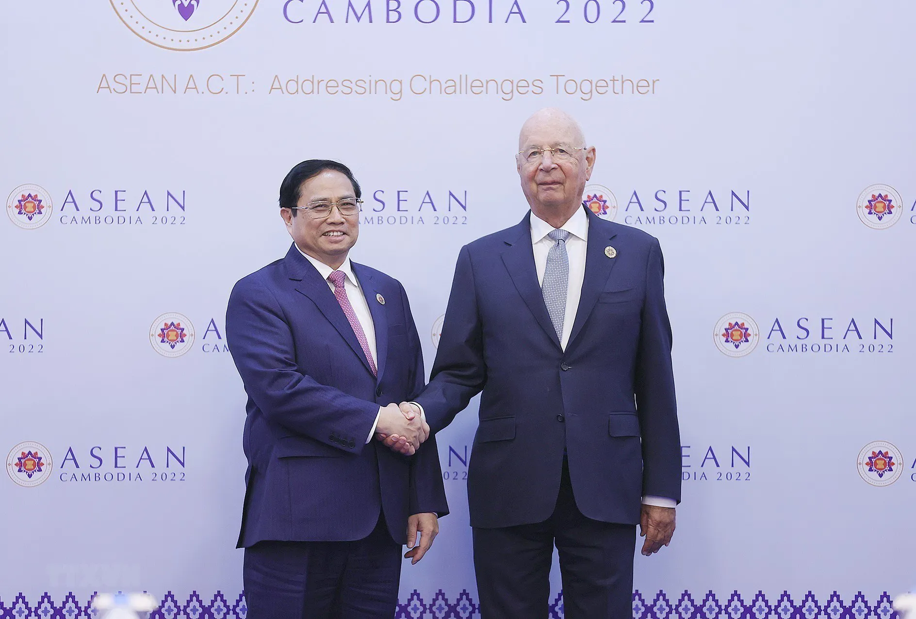 Thủ tướng Phạm Minh Chính tiếp Chủ tịch Diễn đàn Kinh tế thế giới