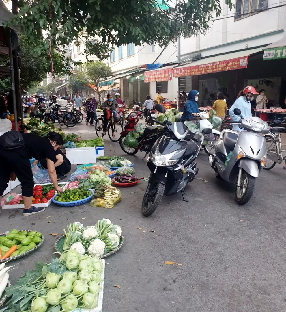 Hà Đông: Nhếch nhác chợ tự phát tại khu đấu giá phường La Khê