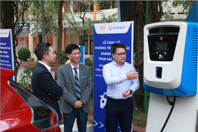 Hanoi’s university and VinFast cooperate to expand electric vehicle infrastructure