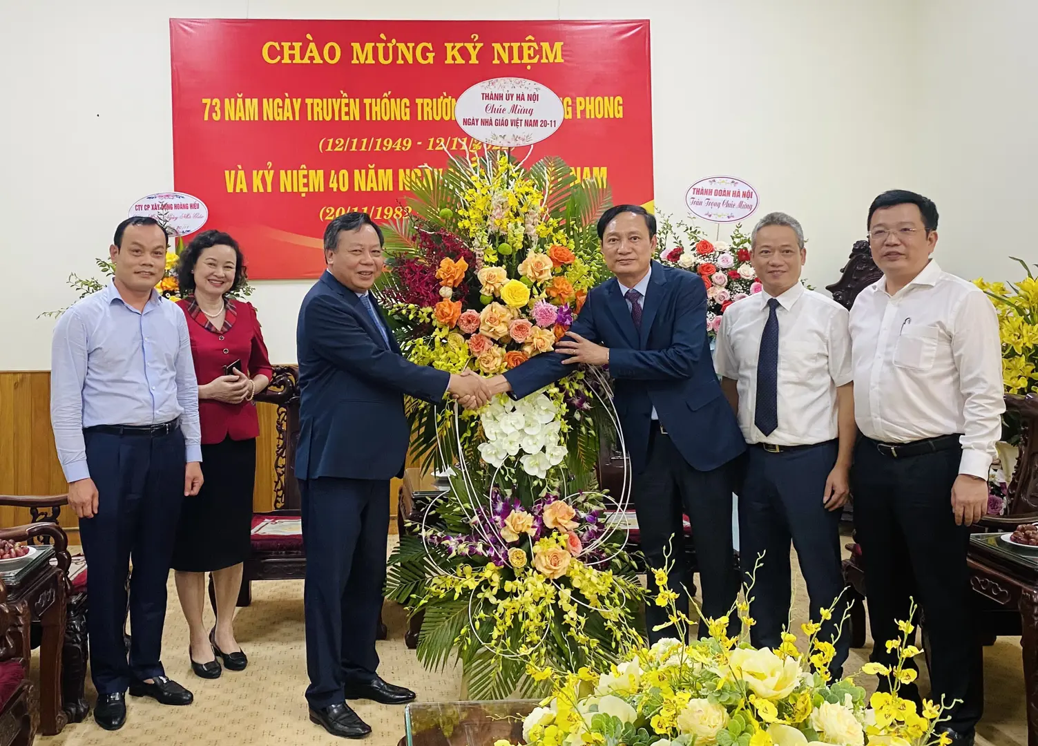 Lãnh đạo TP Hà Nội thăm, chúc mừng hai cơ sở đào tạo cán bộ