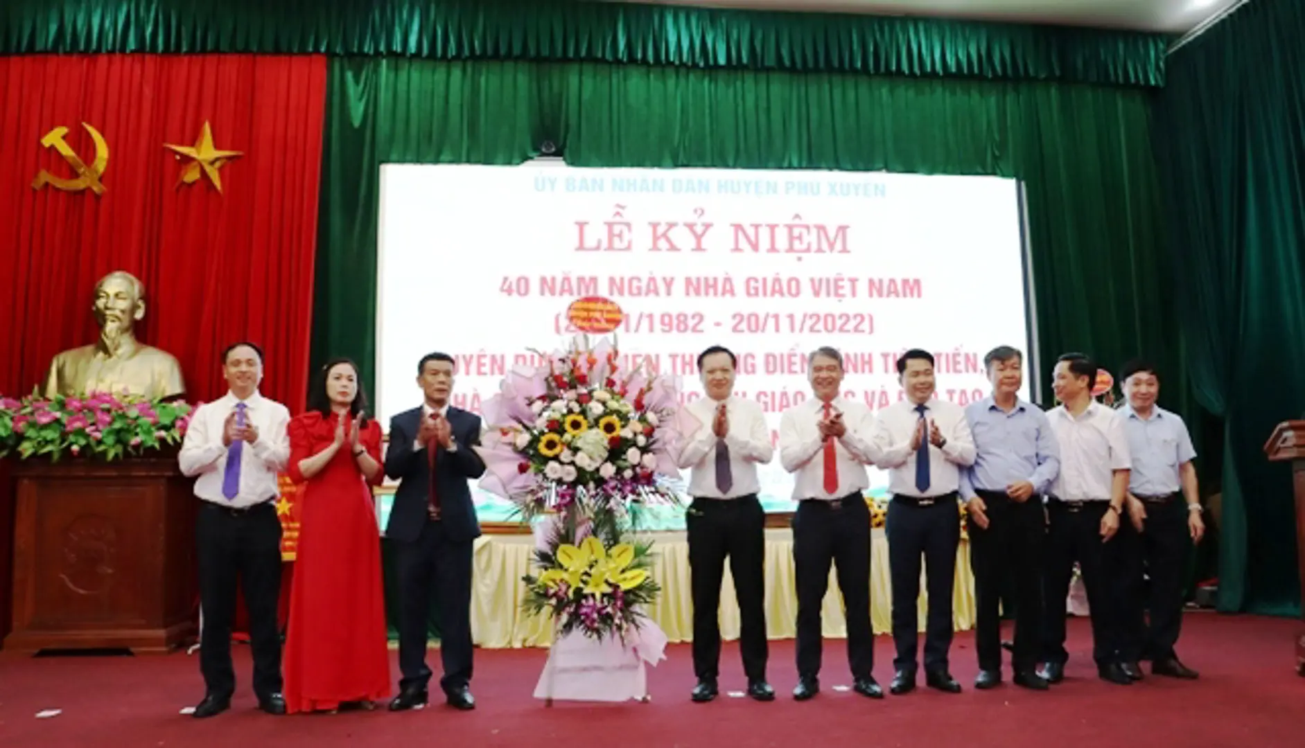 Huyện Phú Xuyên tuyên dương các tập thể điển hình, nhà giáo tiêu biểu năm 2022