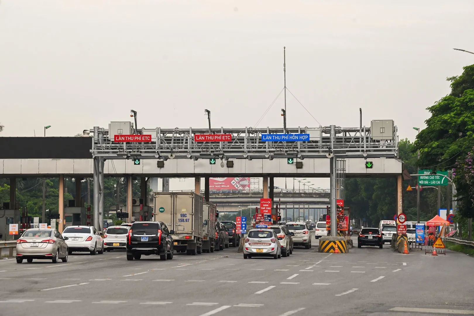 Trạm thu phí Bắc Thăng Long – Nội Bài. Ảnh: Anh Tú