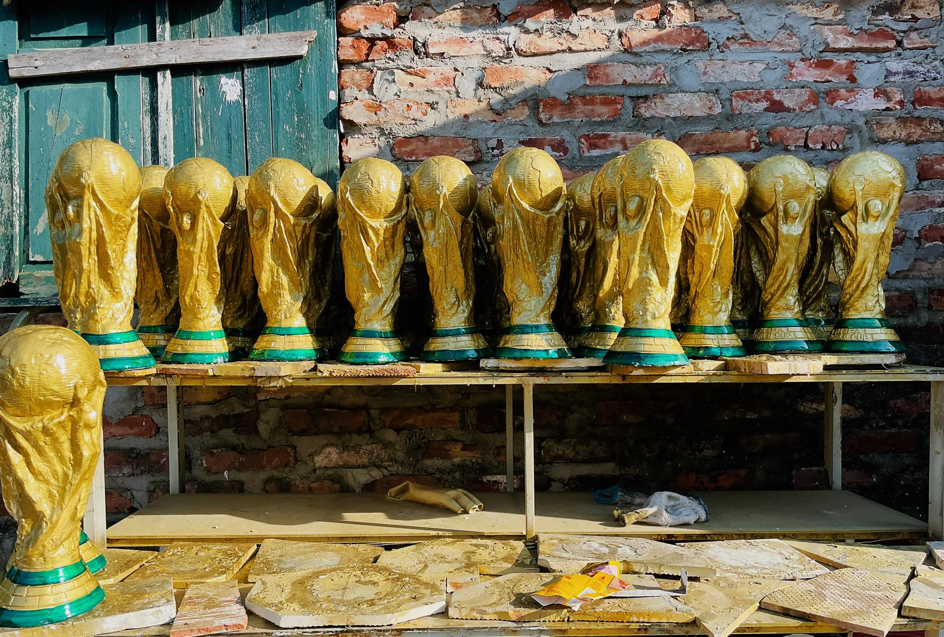 Khám phá cơ sở sản xuất cúp vàng World Cup “made in Viet Nam”