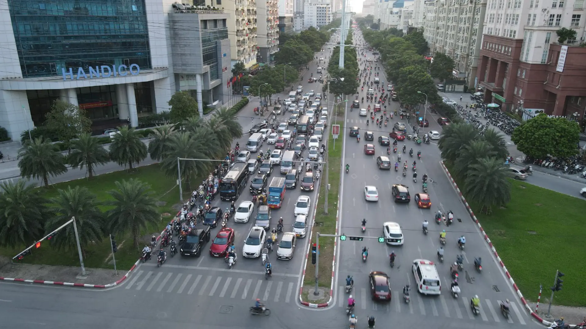 Điều chỉnh giao thông nút giao Mễ Trì – Lê Quang Đạo – Châu Văn Liêm