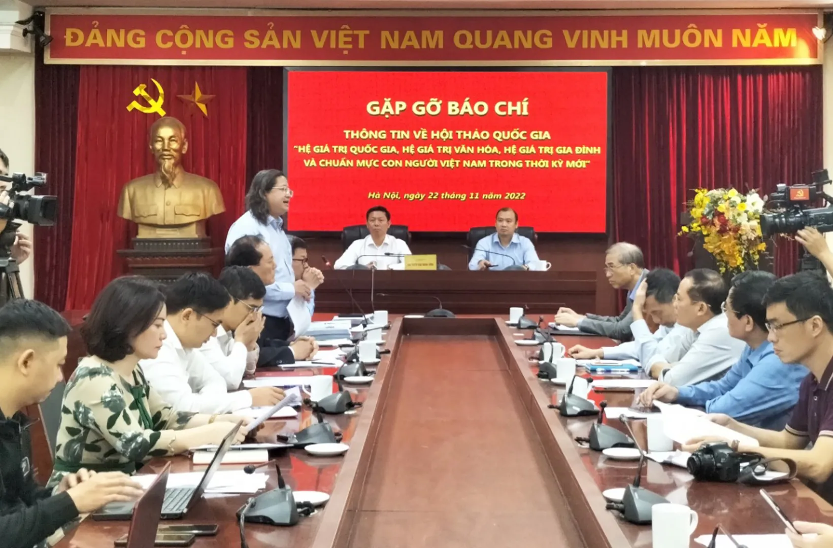 Quang cảnh buổi họp báo. Ảnh: Quang Hà