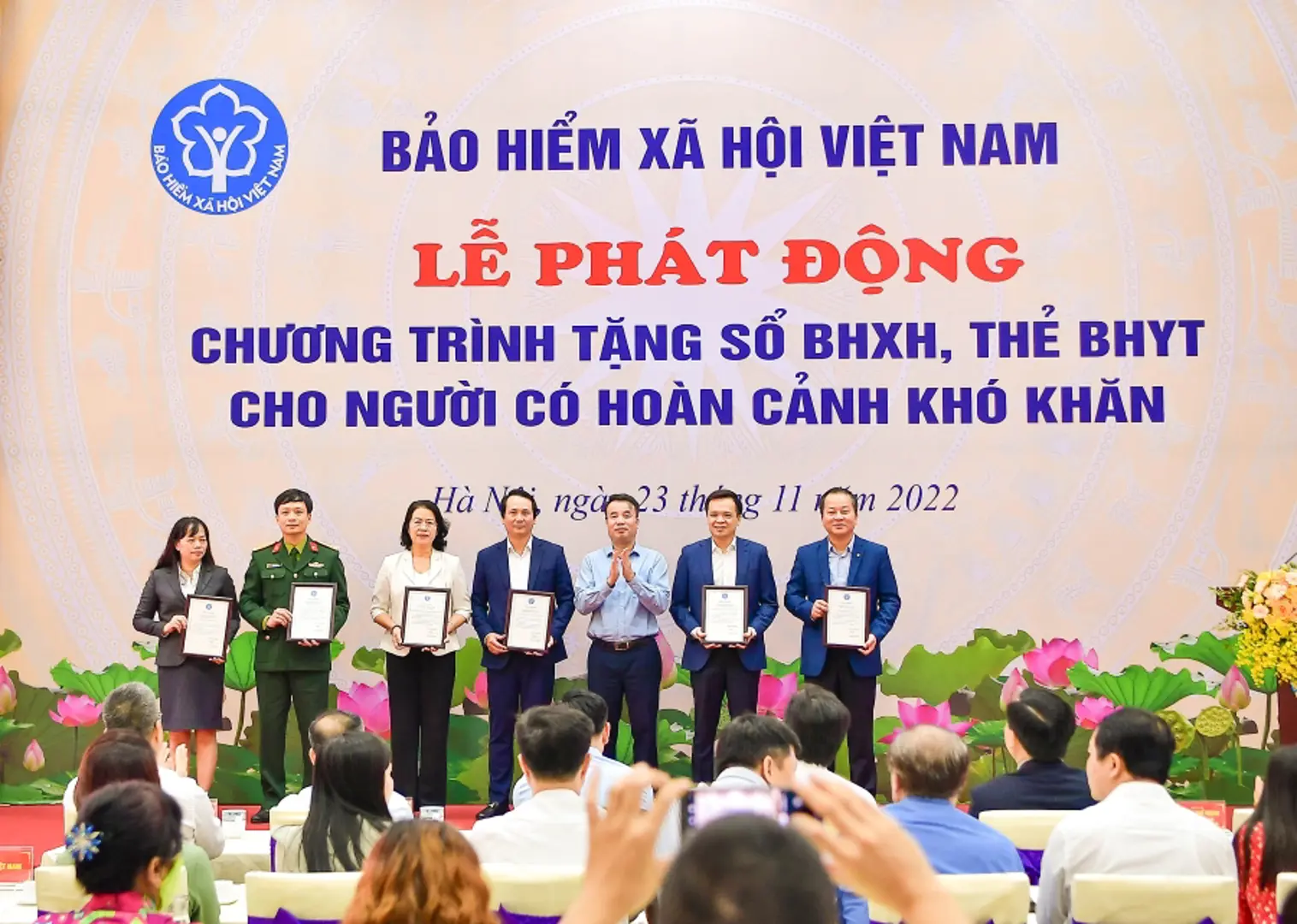 Vietcombank tặng BHXH, BHYT trị giá 5 tỷ đồng cho người có hoàn cảnh khó khăn