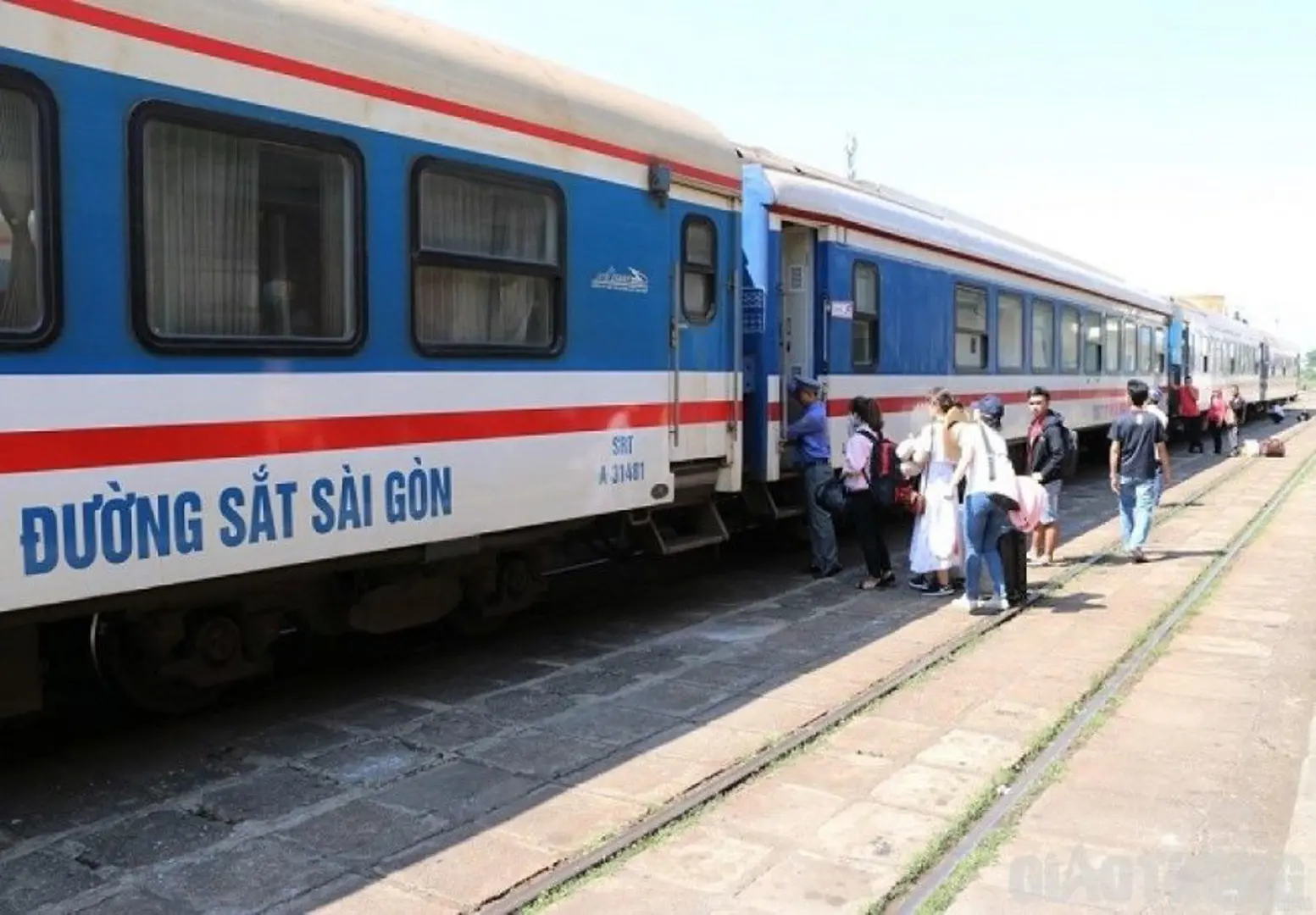 Đường sắt chạy thêm hơn 20 chuyến tàu tăng cường đi Vinh, Đà Nẵng dịp Tết