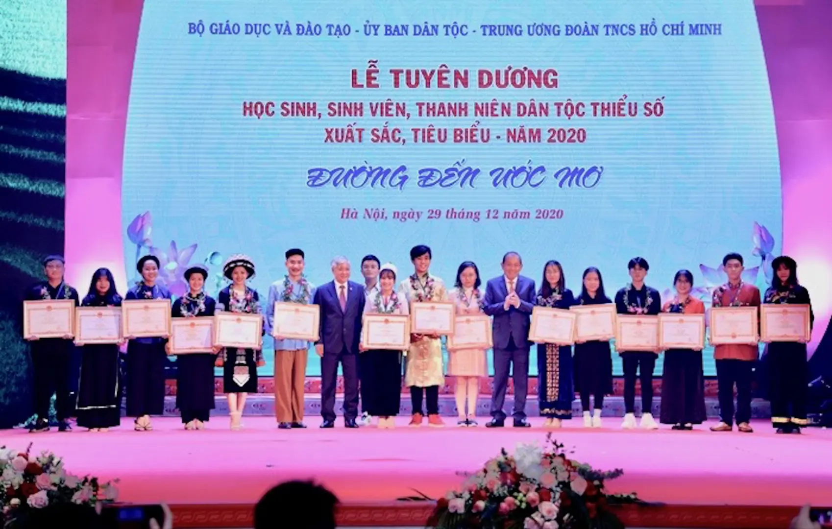 Tối 10/12, tuyên dương 140 học sinh, sinh viên, thanh niên vùng dân tộc tiêu biểu