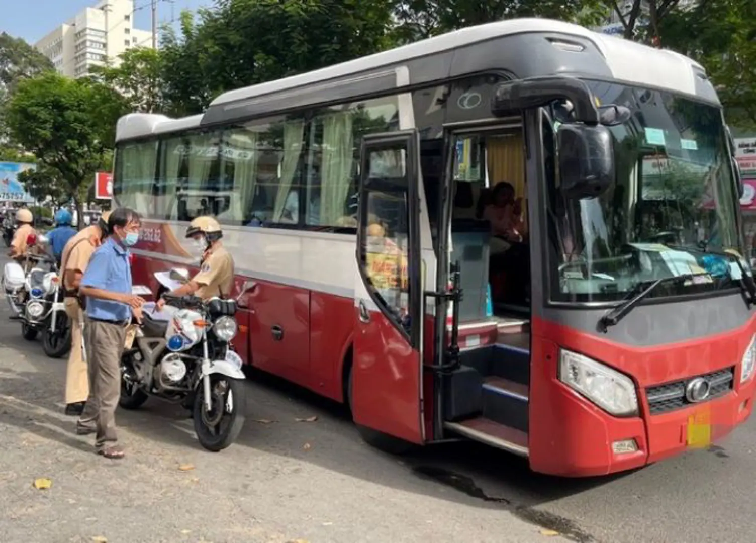 TP Hồ Chí Minh yêu cầu xử lý nghiêm “xe dù, bến cóc“