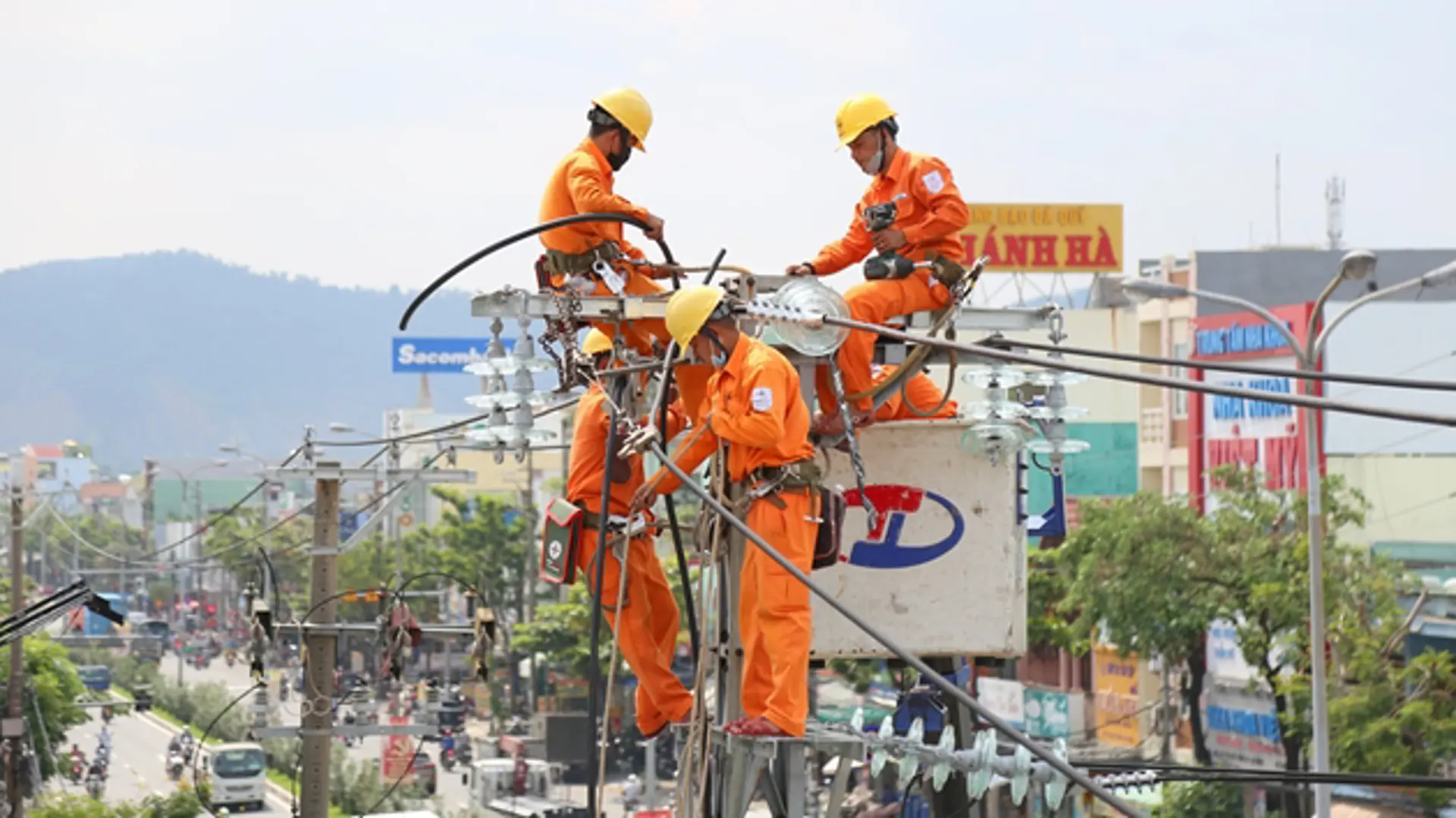 EVN giảm lỗ hàng nghìn tỷ đồng dù giá nhiên liệu liên tục tăng cao