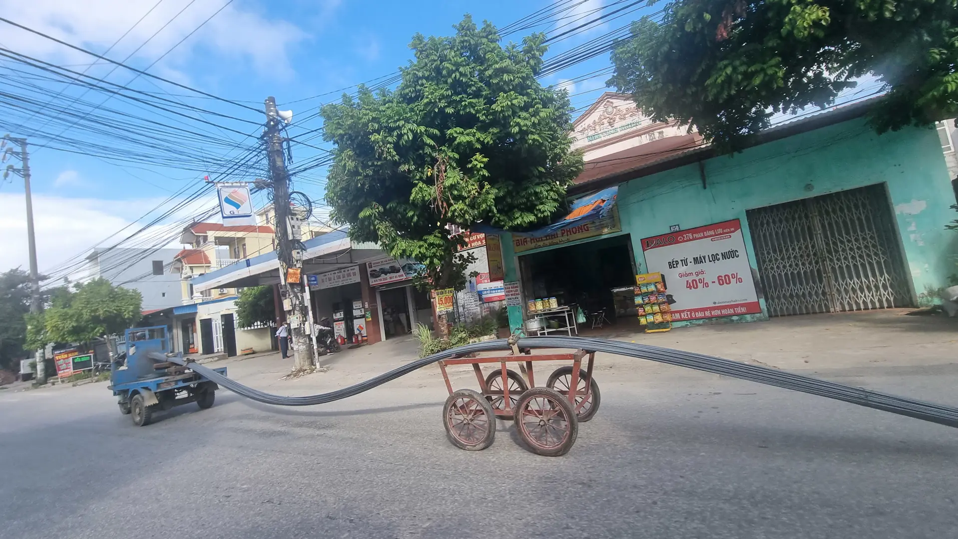 Xe tự chế ngang nhiên “đánh võng” trên đường phố Hải Phòng