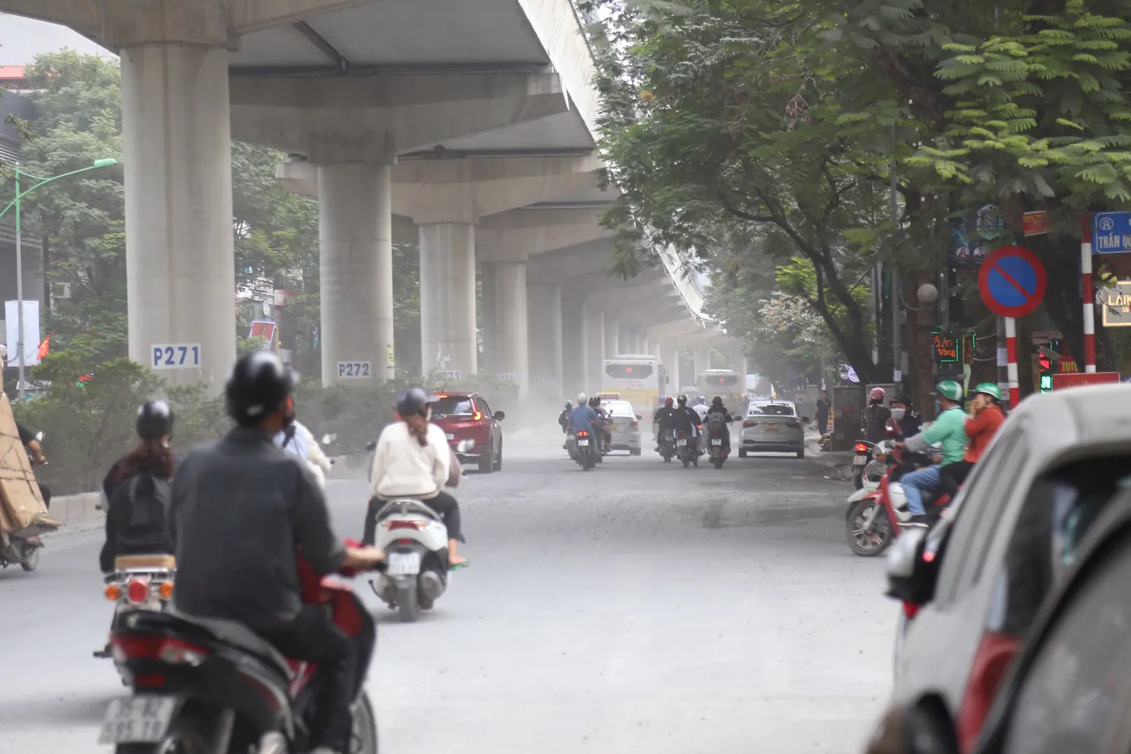 Sớm thảm lại mặt đường Xuân Thủy - Cầu Giấy