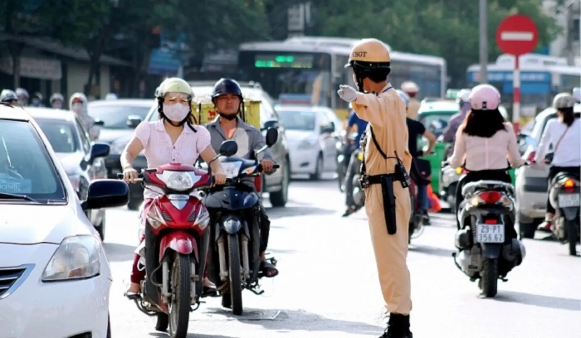 Tăng cường giải pháp giải quyết ùn tắc giao thông Hà Nội, TP Hồ Chí Minh