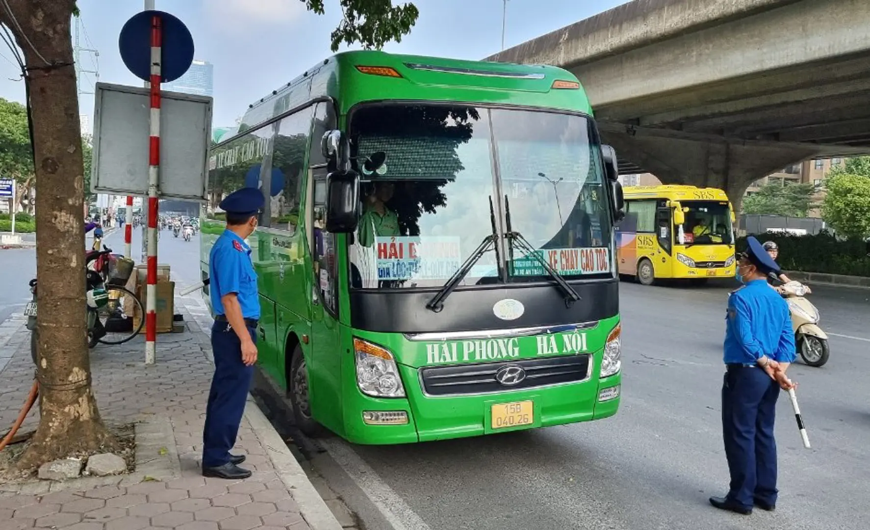 Quận Cầu Giấy xử lý gần 900 xe ôtô vi phạm Luật Giao thông đường bộ