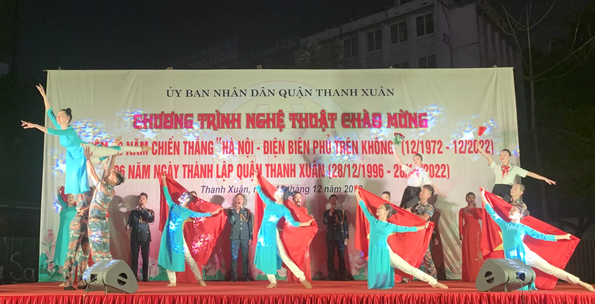 Quận Thanh Xuân: Biểu diễn nghệ thuật ca ngợi “Hà Nội- Điện Biên Phủ trên không”