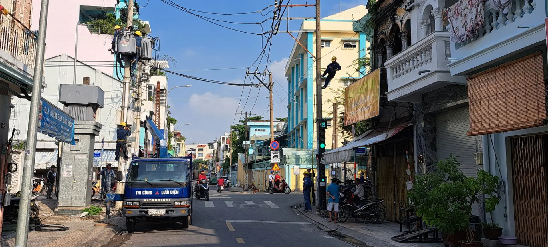 Bầu trời TP Hồ Chí Minh đã bớt dần những “ổ nhện” trên cao