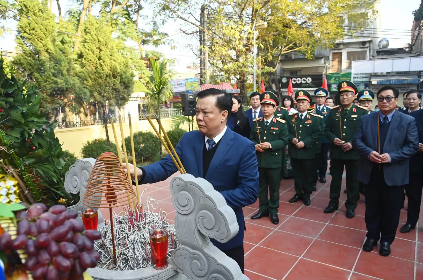 Lãnh đạo TP dâng hương tưởng niệm Chiến thắng “Hà Nội -Điện Biên Phủ trên không”