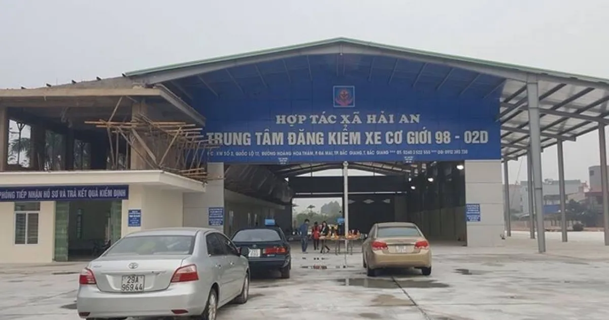Trung tâm đăng kiểm ở Bắc Giang vừa bị đình chỉ hoạt động vì để lọt xe cũ nát.