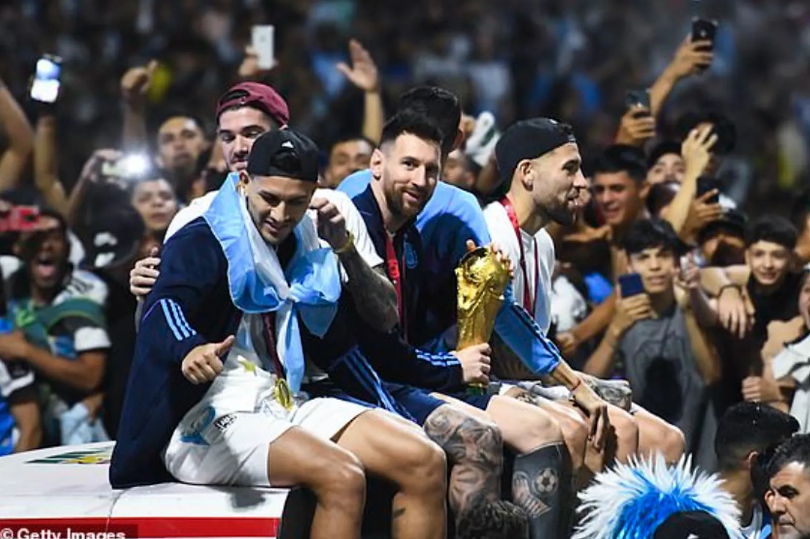 Argentina "vỡ òa" chào đón những "người hùng" sau chiến thắng ở World Cup