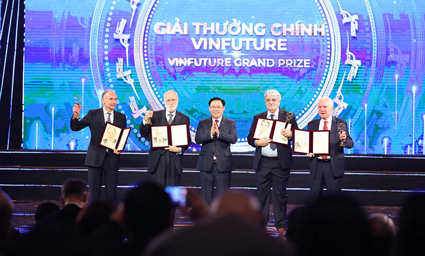 Công nghệ mạng toàn cầu giành giải thưởng cao nhất VinFuture 2022