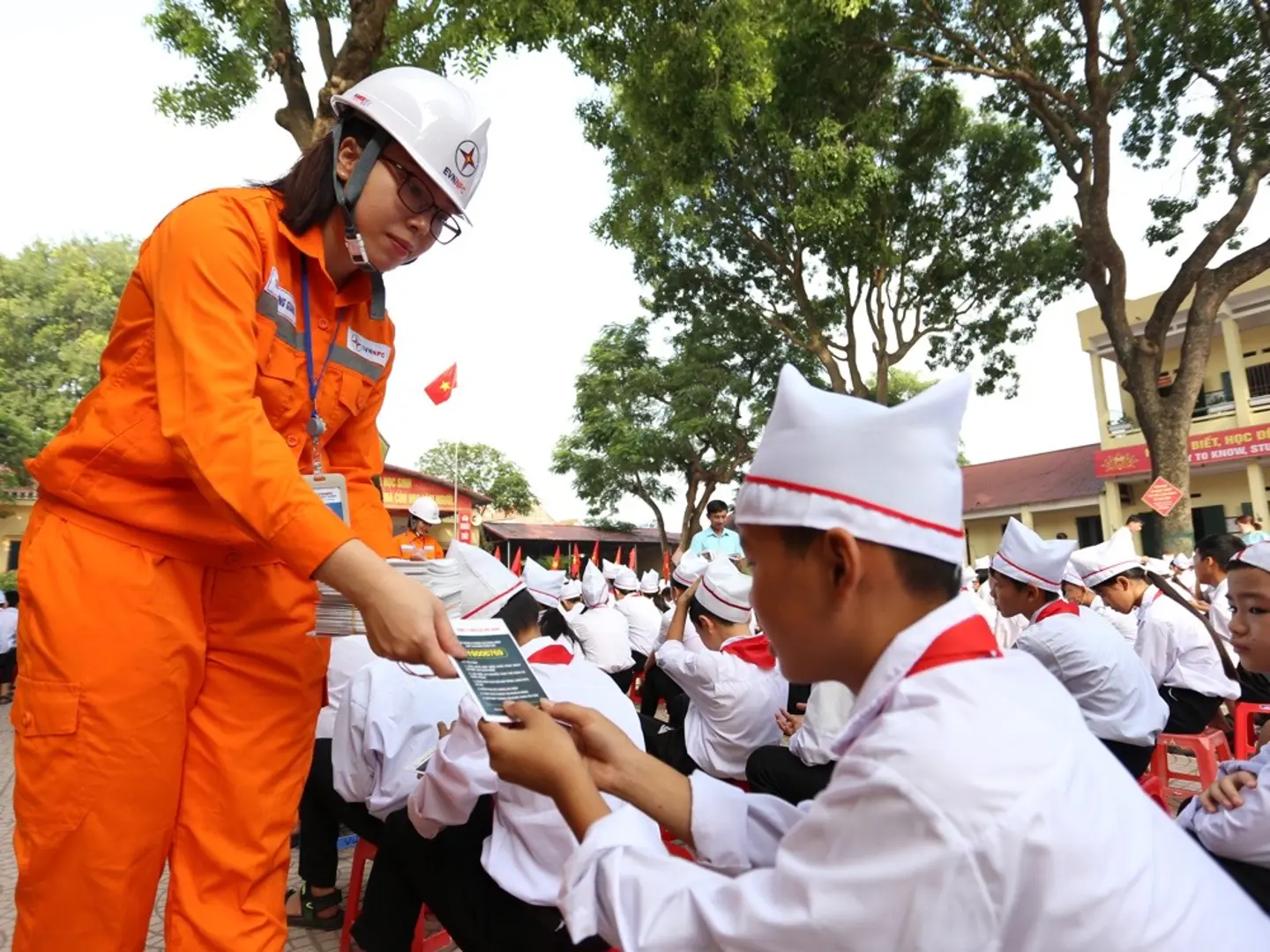 Nâng cao nhận thức tiết kiệm điện cho học sinh Bắc Giang