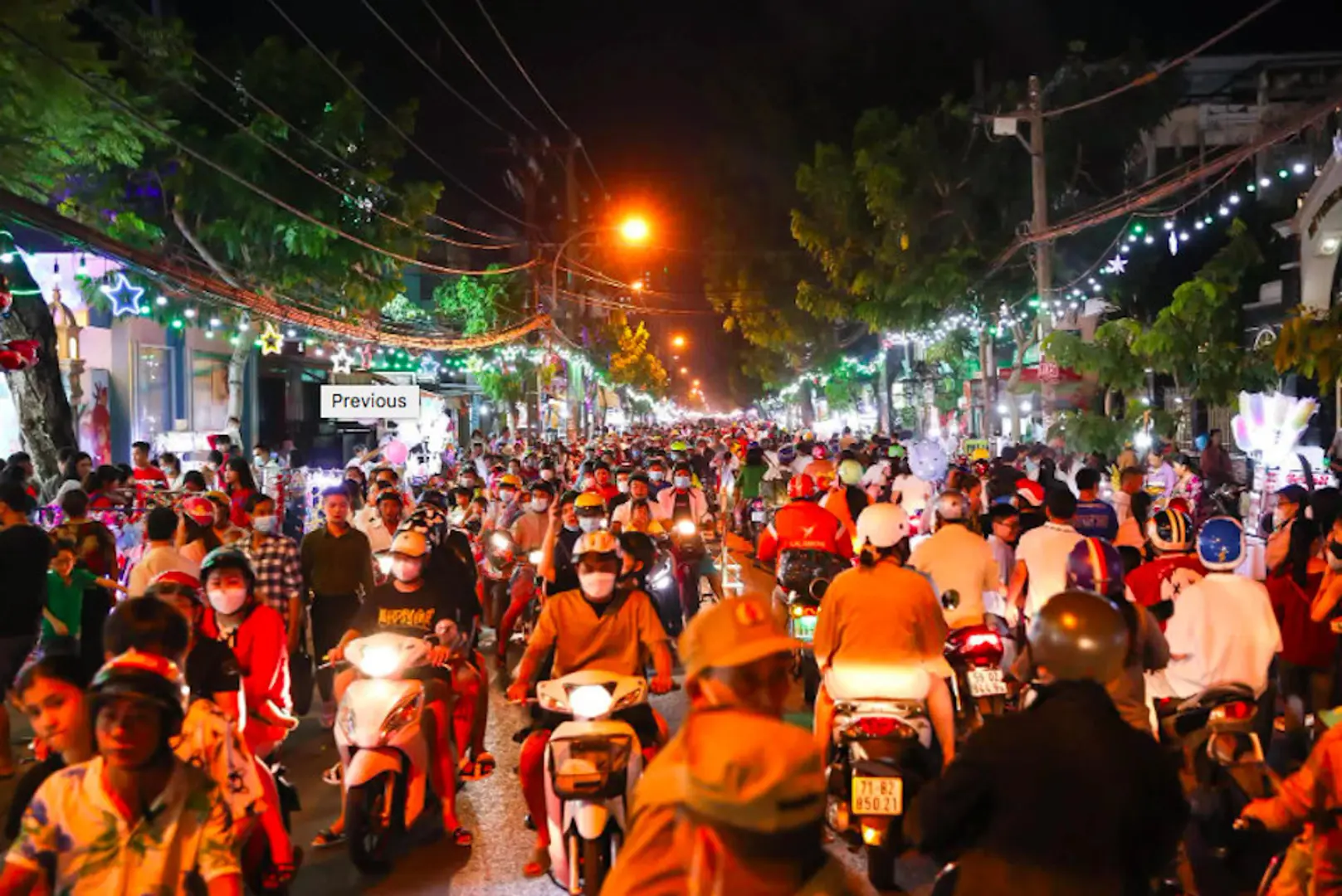 Trung tâm TP Hồ Chí Minh đông nghẹt đêm Giáng sinh