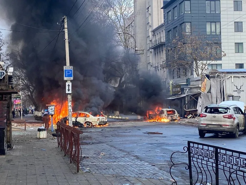 Lưới điện của Ukraine tê liệt sau loạt không kích lớn nhất của Nga