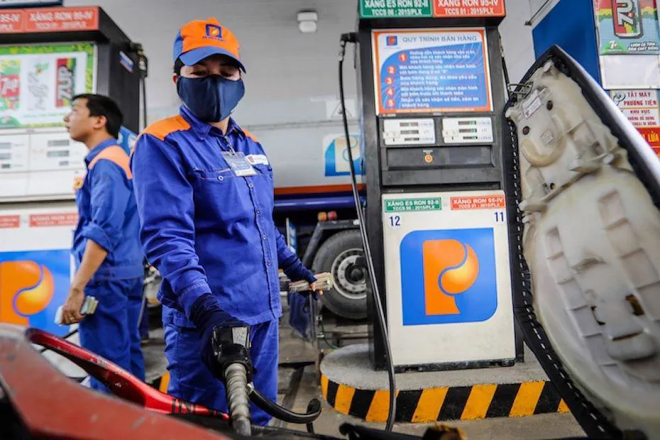 Giá xăng tăng hơn 300 đồng/lít từ chiều 3/1