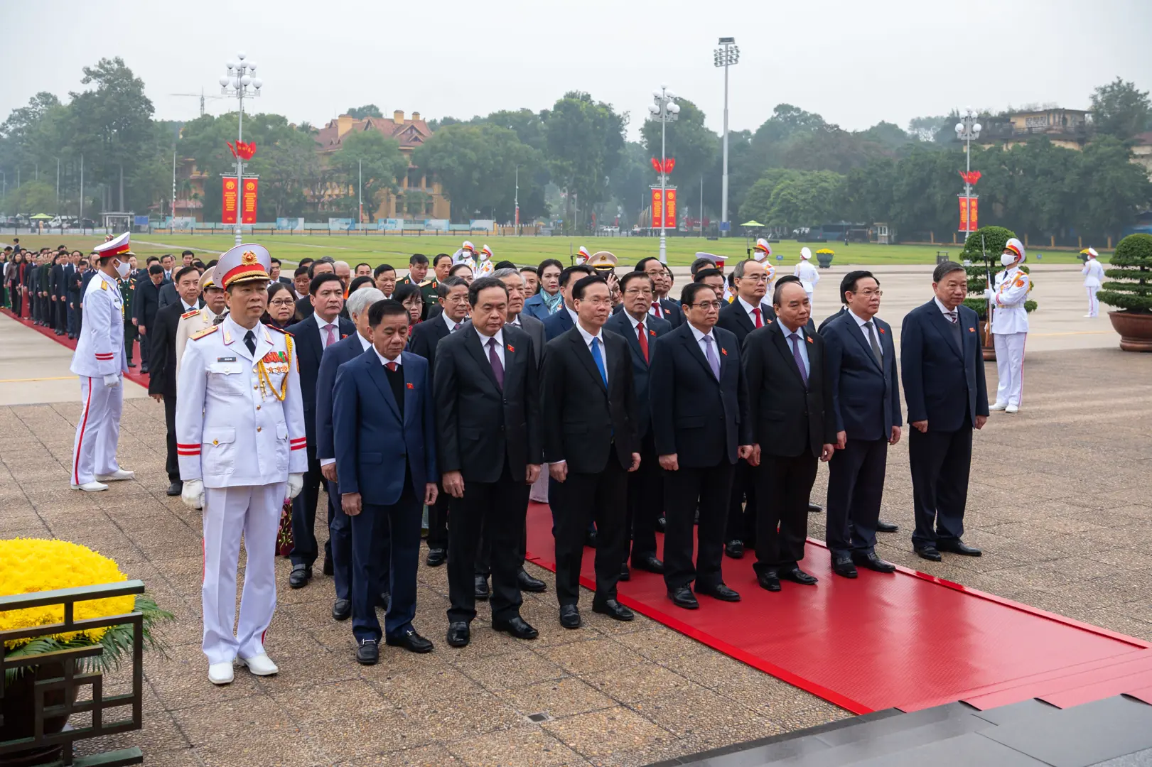 Đại biểu Quốc hội khóa XV vào Lăng viếng Chủ tịch Hồ Chí Minh