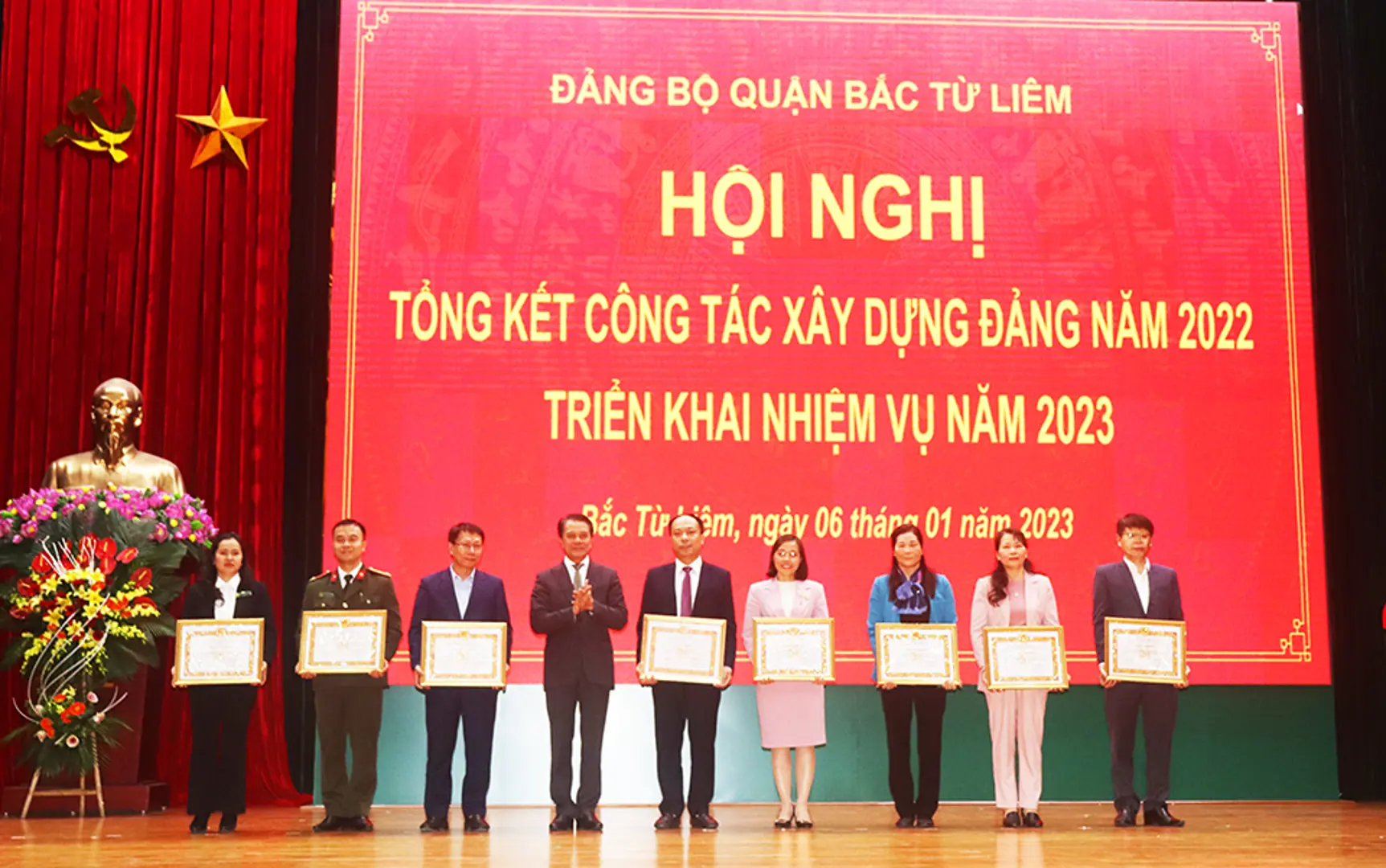 Bắc Từ Liêm: Khen thưởng tập thể, cá nhân trong công tác xây dựng Đảng 2022