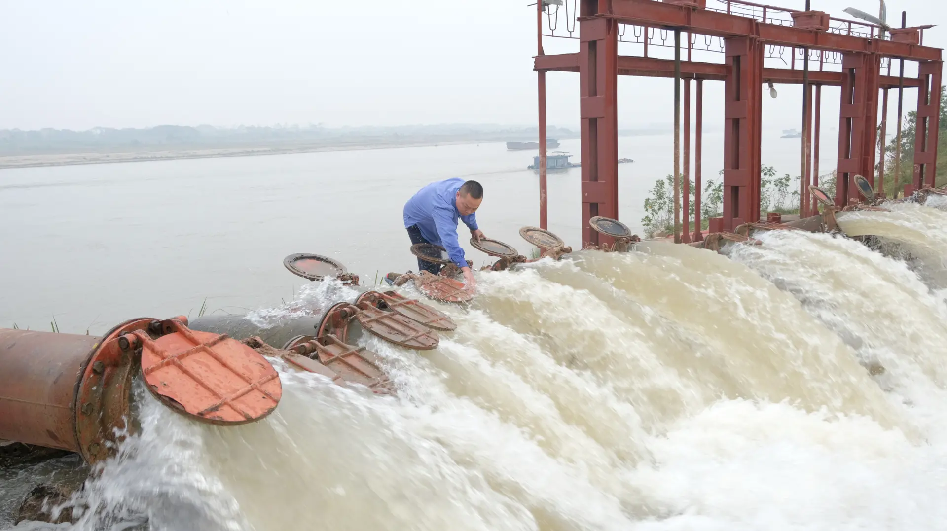 Hàng ngàn héc-ta sản xuất vụ Xuân 2023 của Hà Nội đã có nước 