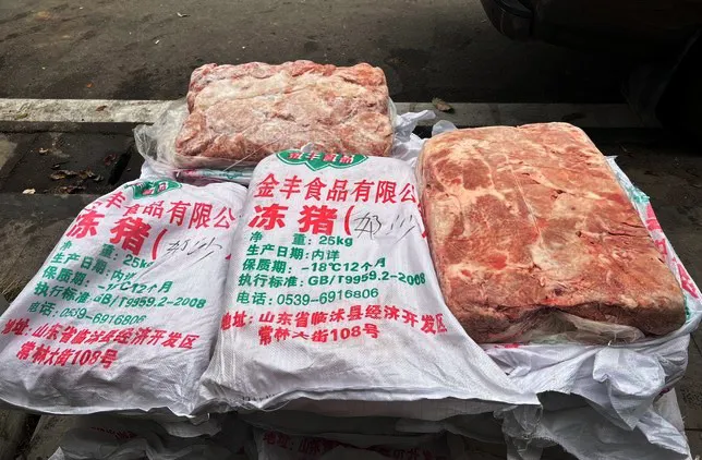 Hà Nội: Hơn 1 tấn nầm lợn bốc mùi hôi thối đang tuồn vào nhà hàng