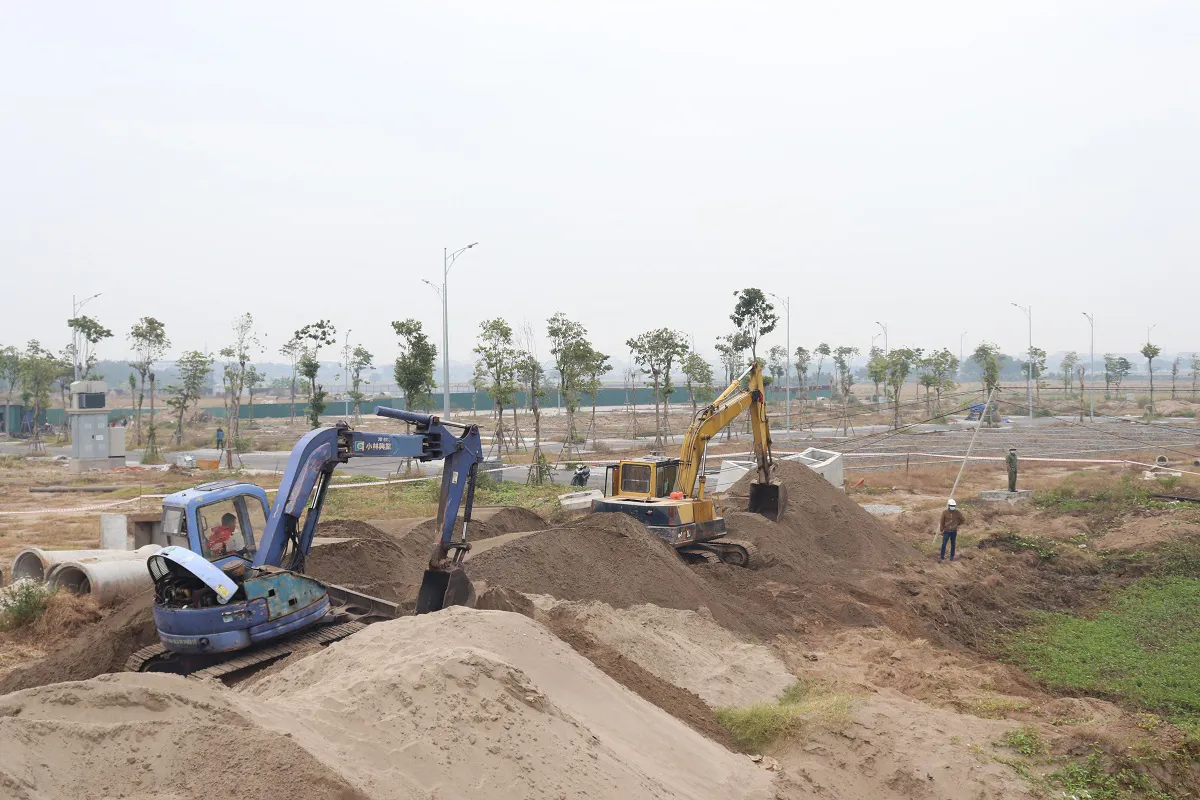 Huyện Đông Anh đẩy mạnh triển khai các dự án đầu tư công, đầu tư hạ tầng đấu giá đất tạo nguồn lực cho phát triển kinh tế - xã hội. (trong ảnh: Khu đấu giá đất xã Vân Hà). Ảnh: Doãn Thành
