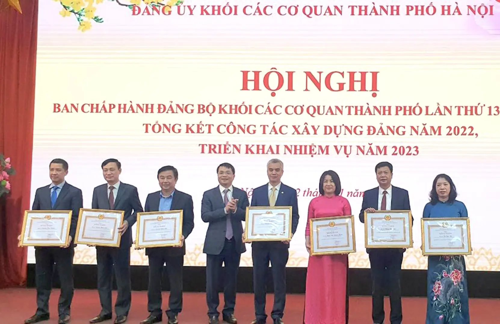 Đảng ủy Khối các cơ quan TP biểu dương nhiều tập thể, cá nhân xuất sắc