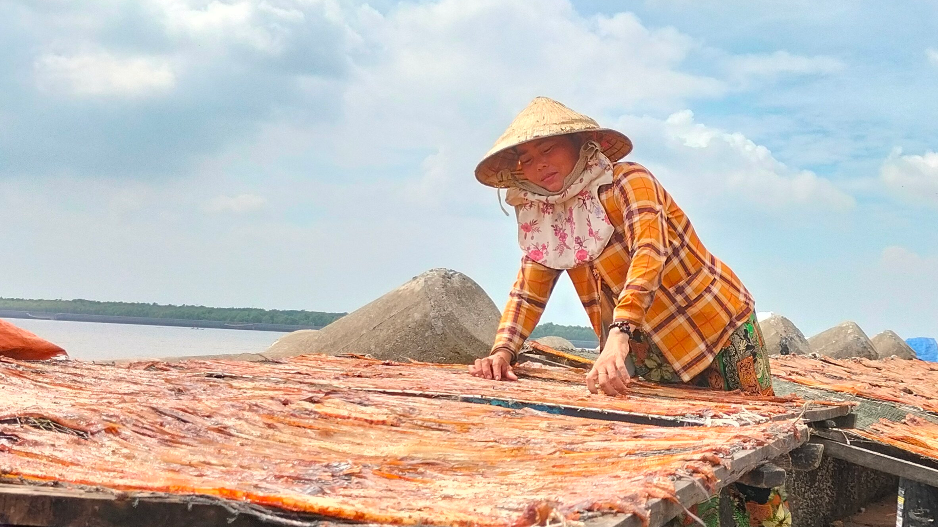 Bạc Liêu: Làng khô biển Gành Hào tất bật ngày xuân