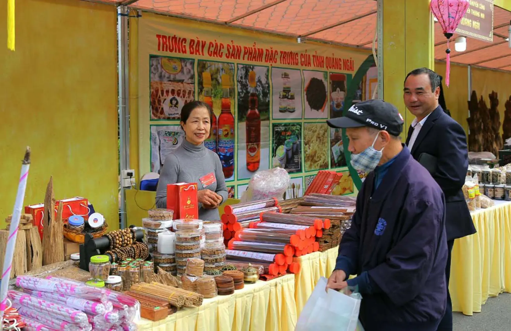 Quảng bá giới thiệu sản phẩm làng nghề tại Hội chợ Happy Tết 2023