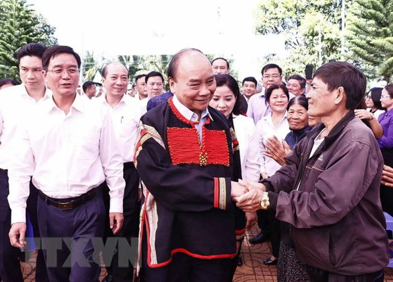 Chủ tịch nước thăm, tặng quà người có hoàn cảnh khó khăn ở Đắk Lắk