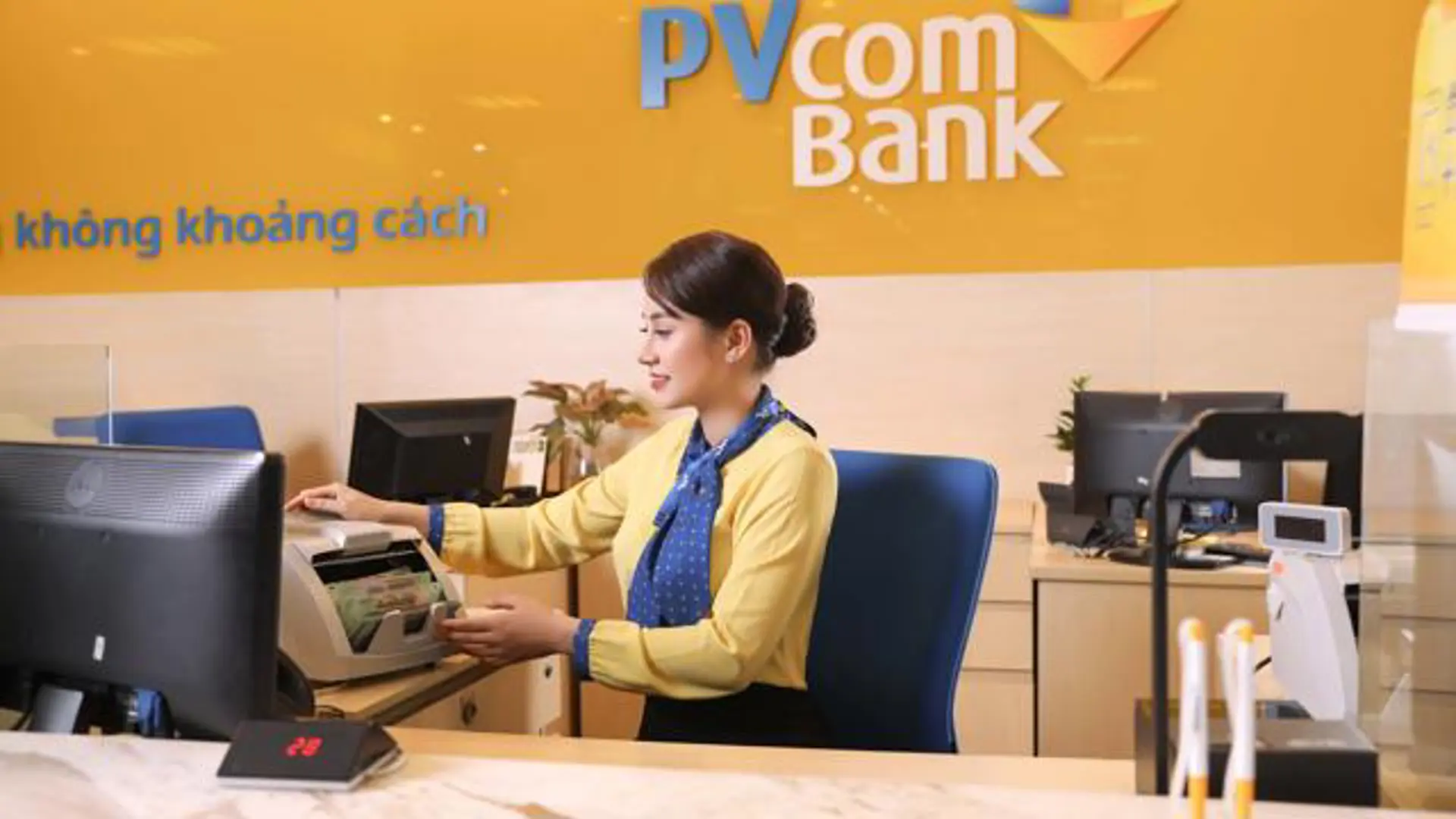 PVcomBank phục vụ giao dịch tại quầy đến chiều 30 Tết