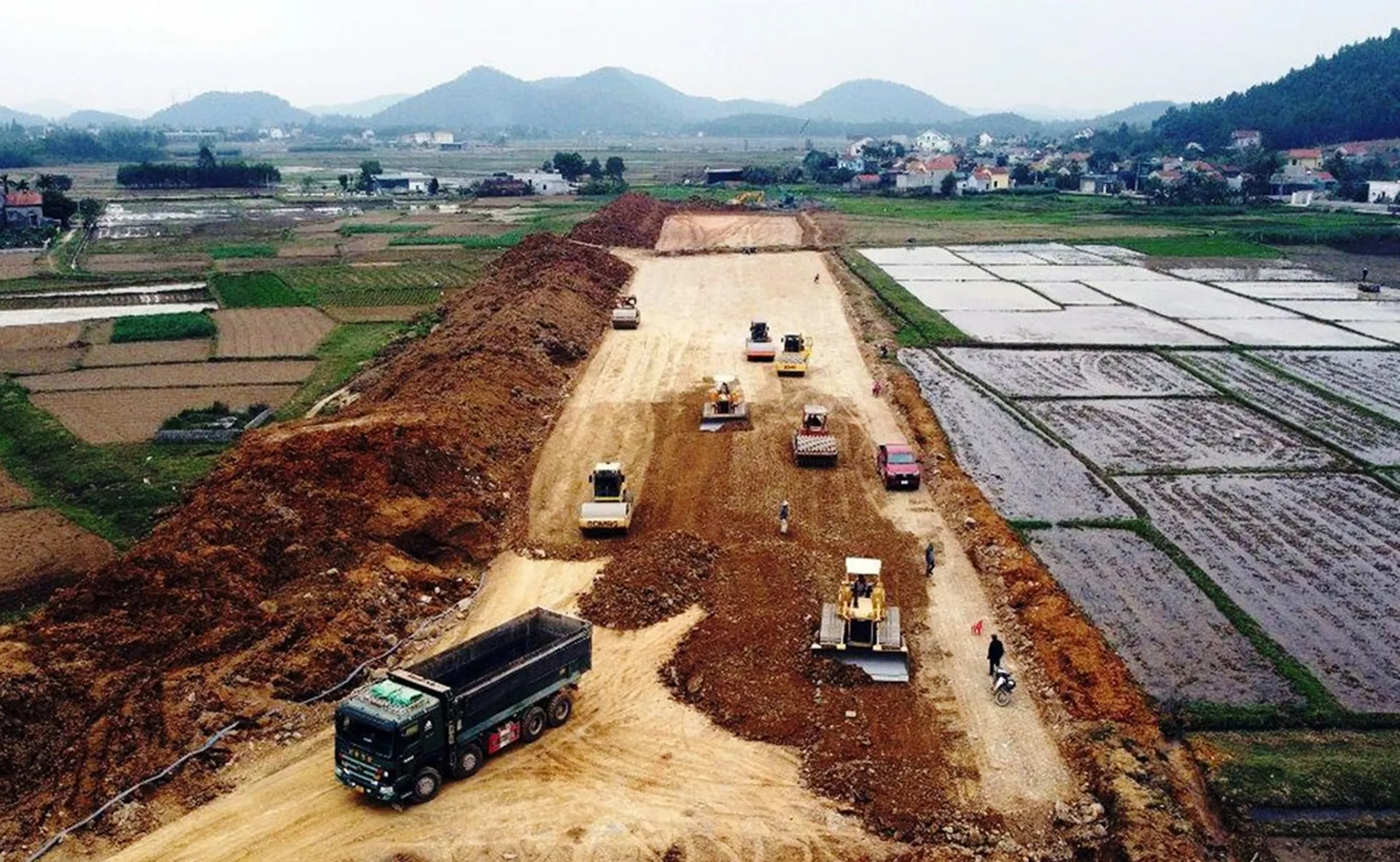 Người lao động trên các công trường dự án cao tốc Bắc - Nam phía Đông giai đoạn 2021 - 2025 sẽ không có ngày nghỉ Tết.