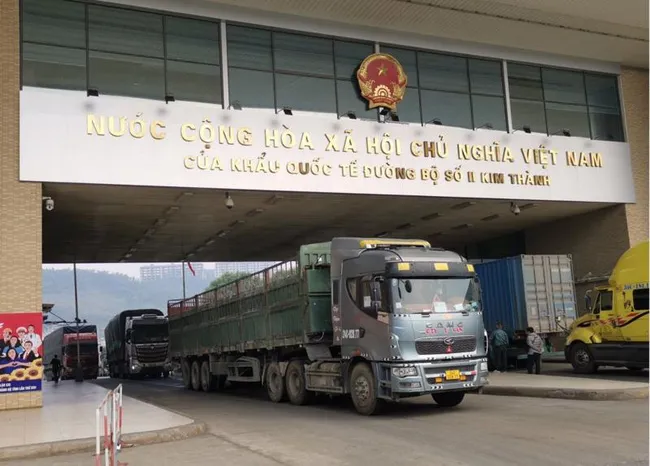 Hàng hóa xuất khẩu tại cửa khẩu Kim Thành. Ảnh: Đăng Dũng