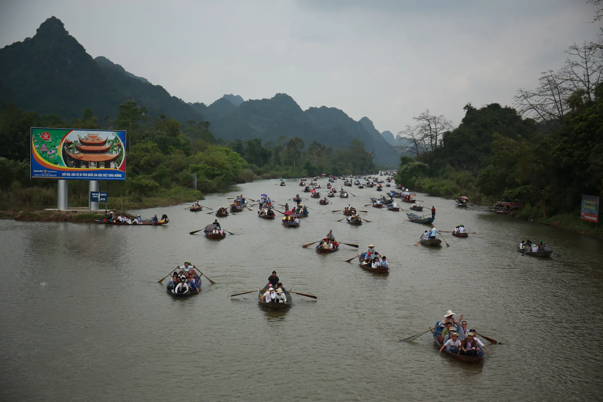 Lễ hội chùa Hương sẽ trở lại trong năm nay sau thời gian tạm nghỉ do dịch bệnh. Ảnh: Phạm Hùng