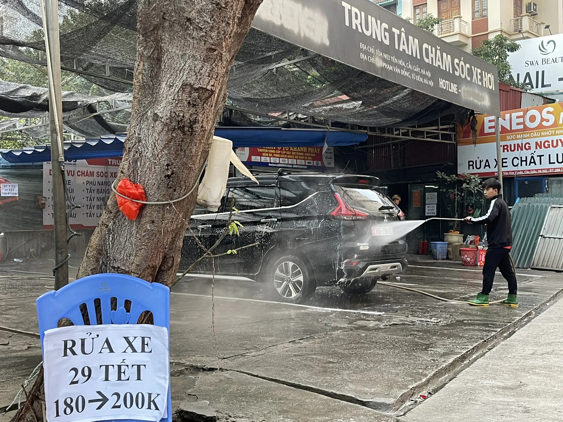 Hà Nội: Dịch vụ rửa xe quá tải, “hét” giá ngày cuối cùng năm Nhâm Dần
