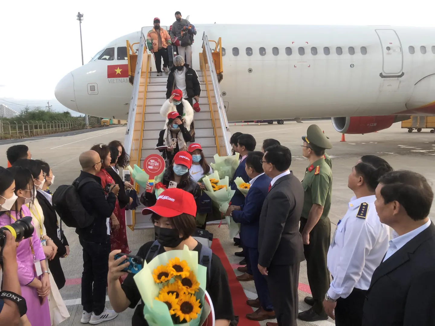 Nối lại đường bay, hàng nghìn khách Trung Quốc trở lại Nha Trang